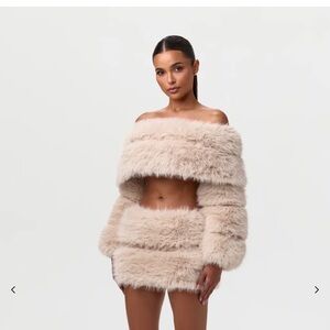 Naked wardrobe Off-Shoulder Faux Fur Set